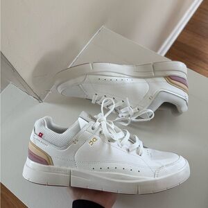 On Running The Roger Centre Court White Zephyr Sneakers - Women's 9.5